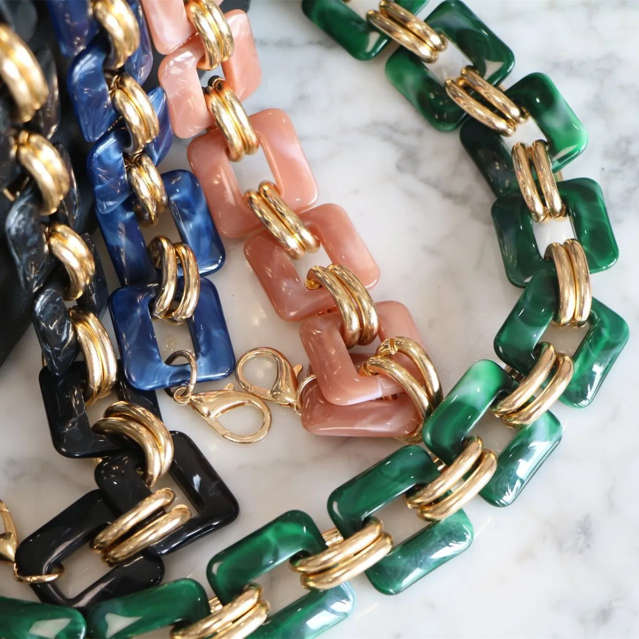 Luxury Designer 50cm Acrylic Alloy Strap High Quality Handbag Resin Chain Plastic Short Shoulder Strap Bag Belt Bag Accessories
Luxury Designer 50cm Acrylic Alloy Strap High Quality Handbag Resin Chain Plastic Short Shoulder Strap Bag Belt Bag Accessories