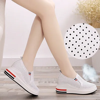 The new leather women's shoes 2018 include air permeable punch sports shoes for students and women shoes
The new leather women's shoes 2018 include air permeable punch sports shoes for students and women shoes