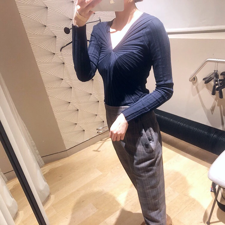 2019 spring new fashion V neck long sleeve pure color Wrinkle Slimming bottoming Sweaters
2019 spring new fashion V neck long sleeve pure color Wrinkle Slimming bottoming Sweaters