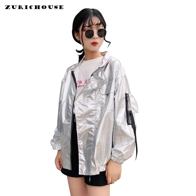 ZURICHOUSE Harajuku Bomber Laser Zipper Jacket Loose Sunscreen Couples Coat Silver Cardigan Couple Stage Dance Show Outwear Tops
ZURICHOUSE Harajuku Bomber Laser Zipper Jacket Loose Sunscreen Couples Coat Silver Cardigan Couple Stage Dance Show Outwear Tops