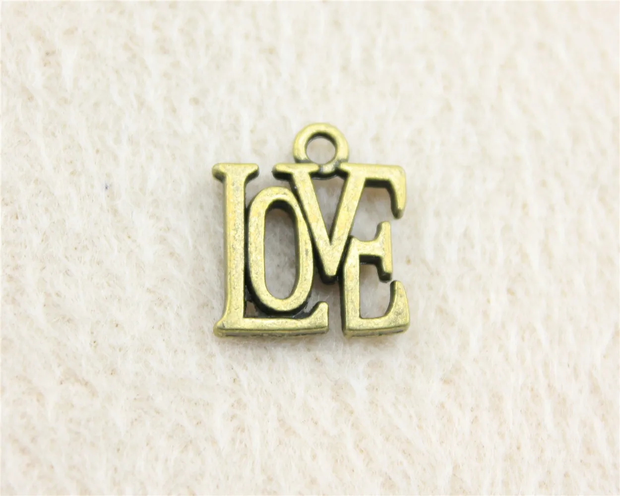 73pcs/lot 15*13mm ancient bronze Love charm Pendants DIY jewelry for bracelet necklace earring
73pcs/lot 15*13mm ancient bronze Love charm Pendants DIY jewelry for bracelet necklace earring