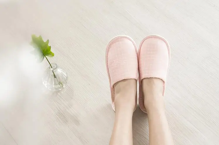 Newest Tourist slippers women easy to carry Home slippers women Hotel business trip shoes flats shoes Non-slip pantuflas bedroom
Newest Tourist slippers women easy to carry Home slippers women Hotel business trip shoes flats shoes Non-slip pantuflas bedroom