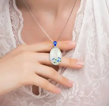 Authentic original elegant female style cloisonne inlaid stone white oval pendant necklace
Authentic original elegant female style cloisonne inlaid stone white oval pendant necklace