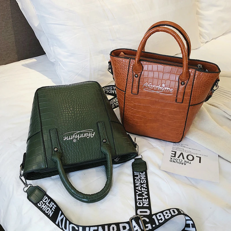 Vintage Female Tote bag 2018 New Quality PU Leather Shoulder Bag Women's Designer Handbag Alligator Bucket bag Messenger Bag
Vintage Female Tote bag 2018 New Quality PU Leather Shoulder Bag Women's Designer Handbag Alligator Bucket bag Messenger Bag