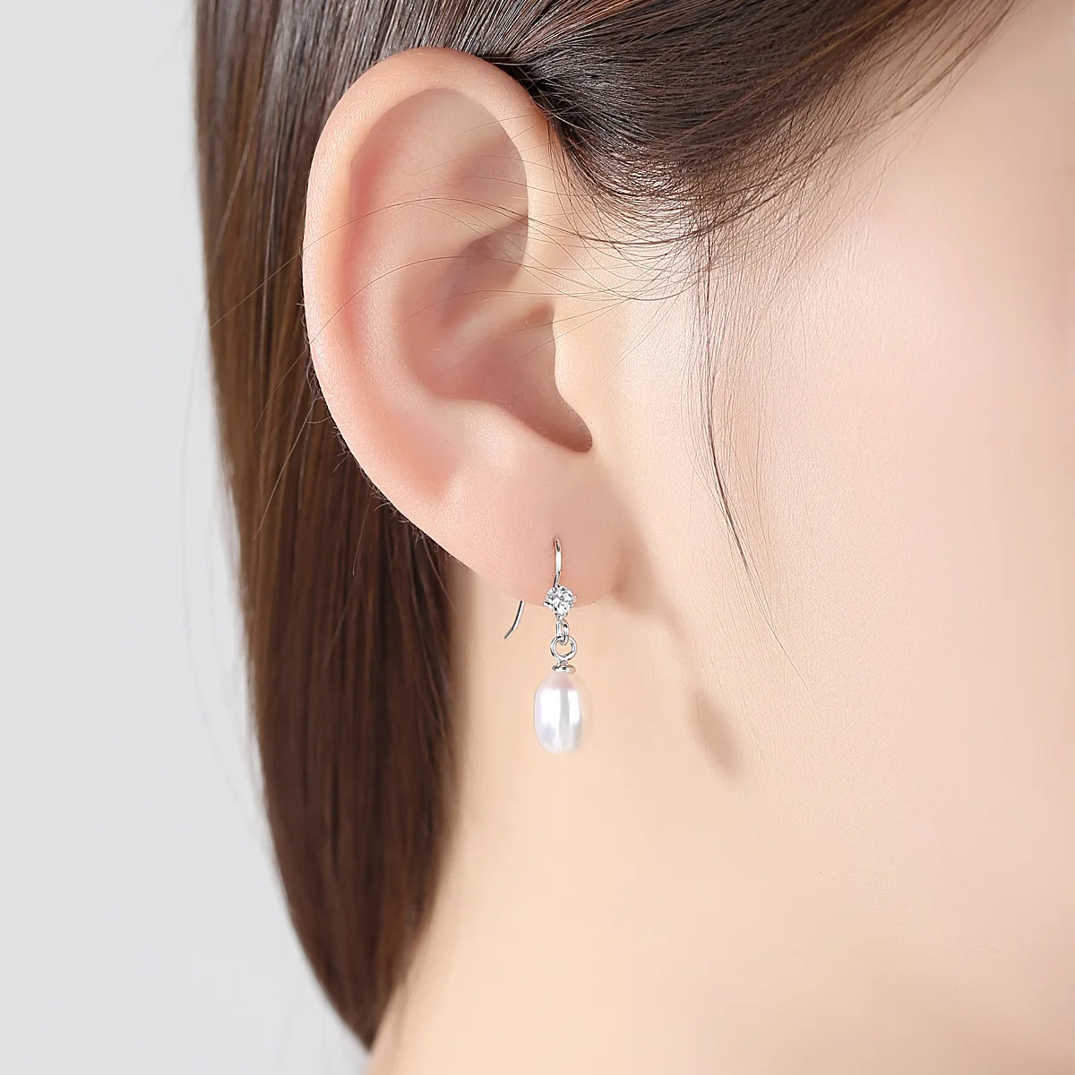 S925 Silver Pearl Earrings with 3A Zircon Korean Edition Female Fashion Earrings Hooked Pearls Jewelry
S925 Silver Pearl Earrings with 3A Zircon Korean Edition Female Fashion Earrings Hooked Pearls Jewelry
