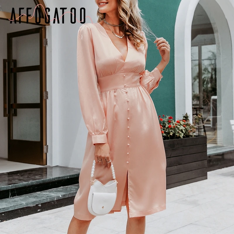 Affogatoo Sexy v neck satin women pink dress Vintage Long sleeve buttons high waist ladies party dress Elegant solid green dress
Affogatoo Sexy v neck satin women pink dress Vintage Long sleeve buttons high waist ladies party dress Elegant solid green dress