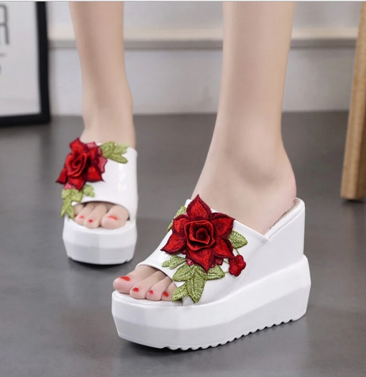 Summer open-toed sandals thick high-heeled platform embroidery flower women heels fashion platform wedges femme sandalias
Summer open-toed sandals thick high-heeled platform embroidery flower women heels fashion platform wedges femme sandalias