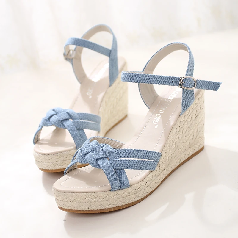 Summer New Style Summer Small Fresh Cattle Carefully With Hemp Wedges Waterproof Platform Shoes Straw Sandals
Summer New Style Summer Small Fresh Cattle Carefully With Hemp Wedges Waterproof Platform Shoes Straw Sandals