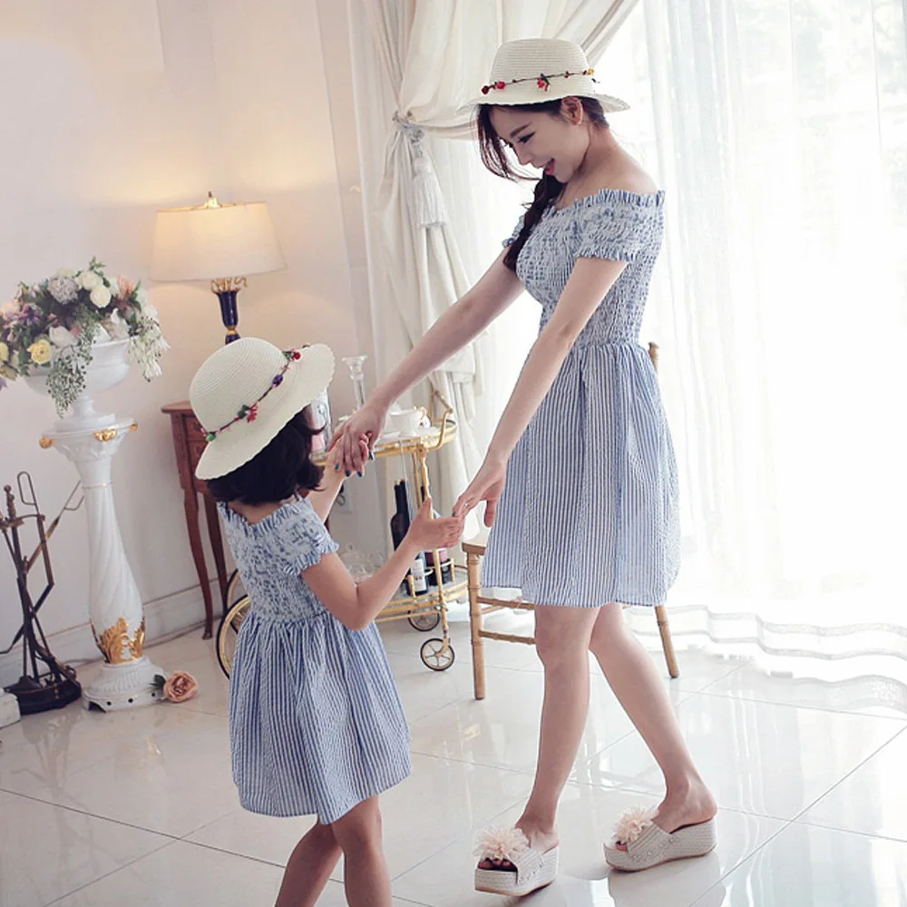Summer Sweet Off Shoulder Striped Dresses for Mother Daughter Mom And Kids Short Sleeve Cotton Dress Family Matching Outfits
Summer Sweet Off Shoulder Striped Dresses for Mother Daughter Mom And Kids Short Sleeve Cotton Dress Family Matching Outfits