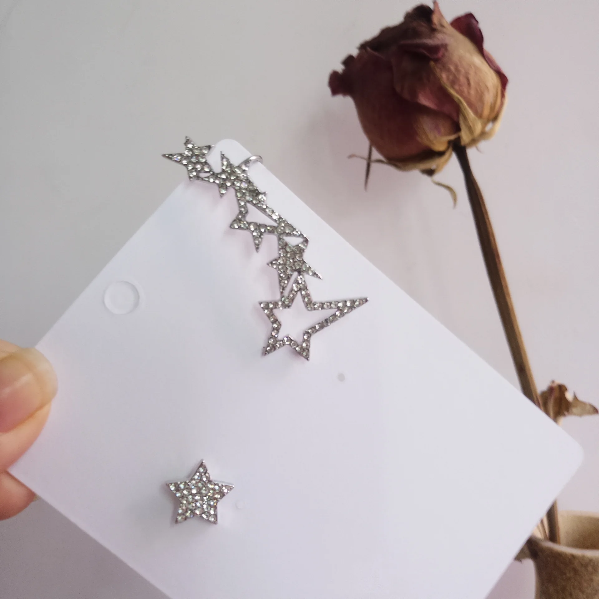 Asymmetrical full rhinestone star ins style ear bone clip one earrings sweet earrings
Asymmetrical full rhinestone star ins style ear bone clip one earrings sweet earrings