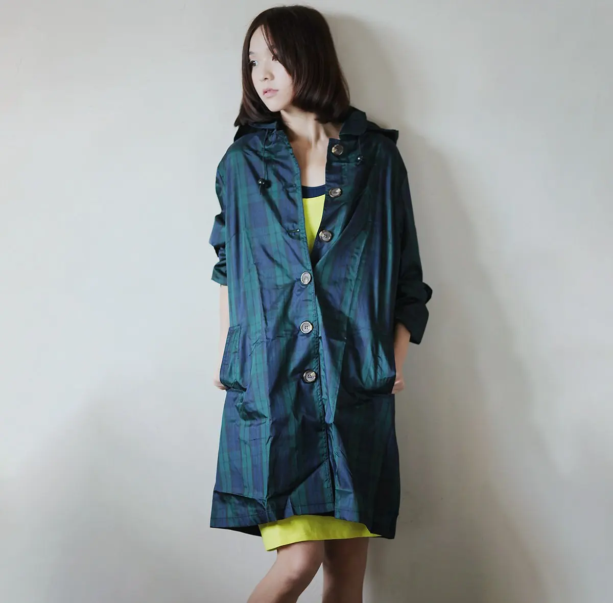 Elegant Raincoat Women Men Long Checked Waterproof Thin Polyester Rain Coat Poncho Trench Coat Travel Chubasqueros Mujer
Elegant Raincoat Women Men Long Checked Waterproof Thin Polyester Rain Coat Poncho Trench Coat Travel Chubasqueros Mujer