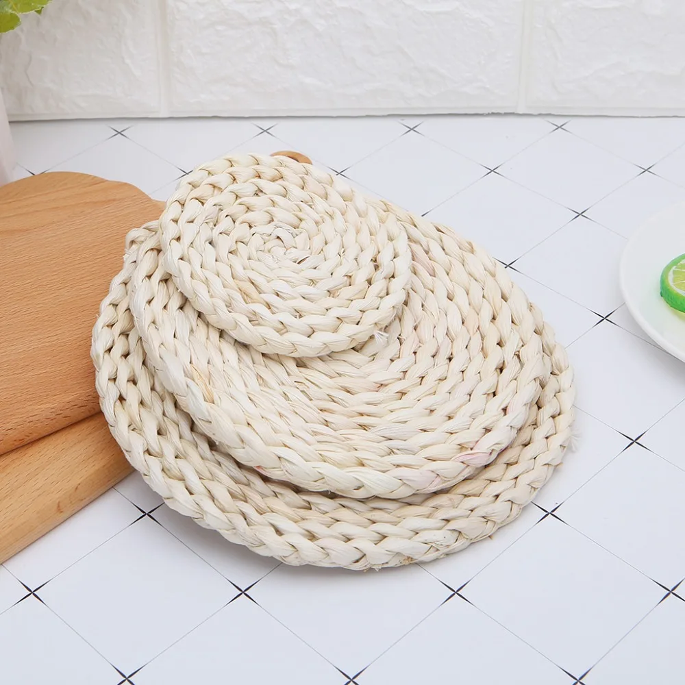 1Pc 11/17/20cm Round Place Mat Pad Straw Weave Placemat Kitchen Cup Coasters Tablemat Heat Insulation Mats Tableware
1Pc 11/17/20cm Round Place Mat Pad Straw Weave Placemat Kitchen Cup Coasters Tablemat Heat Insulation Mats Tableware