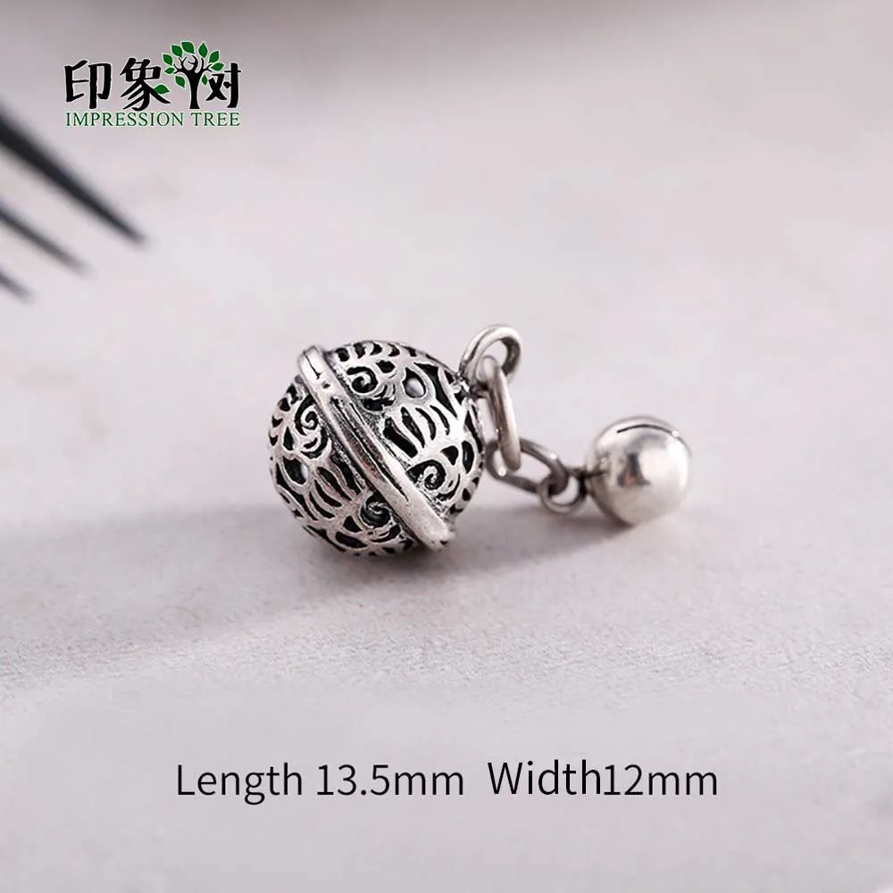 1Pc 13.5x12/16x15mm Antique 925 Sterling Silver Charms Pattern Big Hollow Ball Small Sounding Smooth Bell For Necklace DIY 92556 
1Pc 13.5x12/16x15mm Antique 925 Sterling Silver Charms Pattern Big Hollow Ball Small Sounding Smooth Bell For Necklace DIY 92556