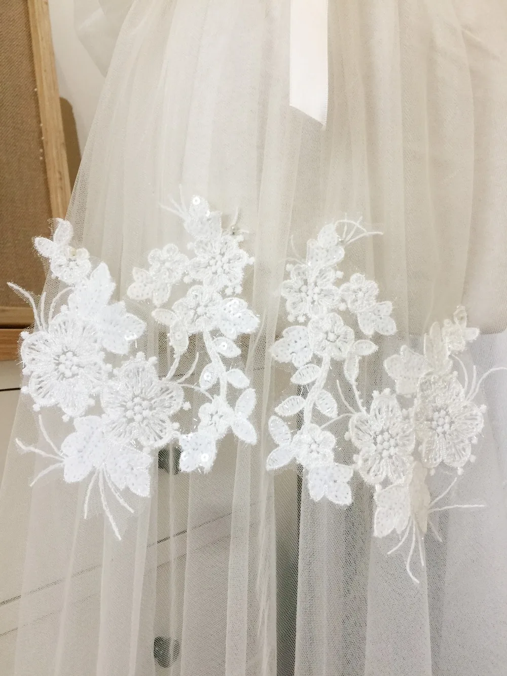 2 pairs/lot Pearl Beaded Bridal Lace Applique in Off White for Wedding Dress Gown Costume, Illusion Back Gown Lace Motif Patch
2 pairs/lot Pearl Beaded Bridal Lace Applique in Off White for Wedding Dress Gown Costume, Illusion Back Gown Lace Motif Patch