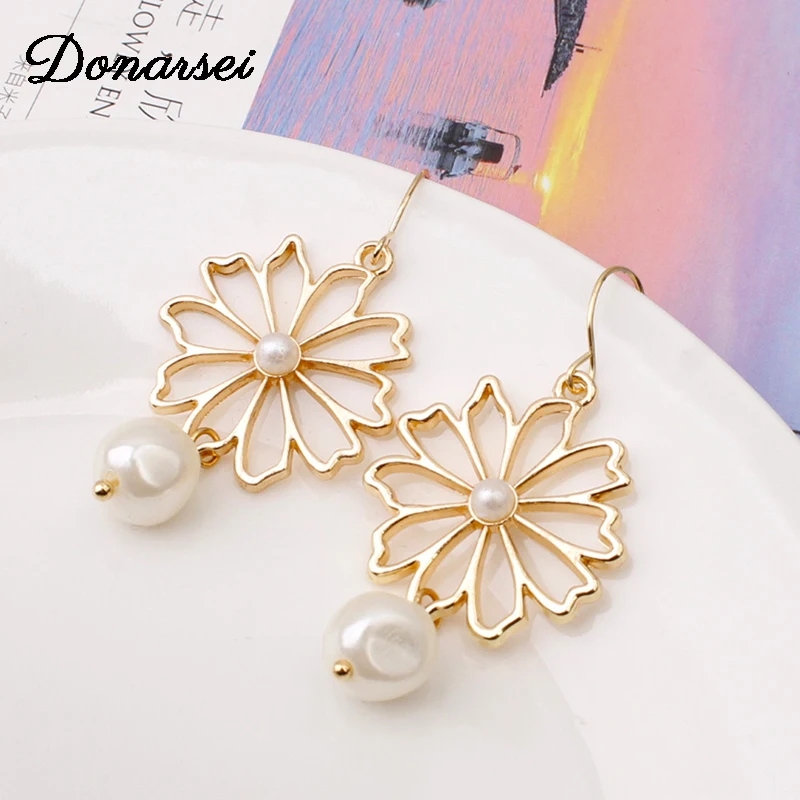 Donarsei Fashion Gold Metal Flower Pearl Earring For Women World Map Face Irregular Drop Dangle Earrings Jewelry Gift
Donarsei Fashion Gold Metal Flower Pearl Earring For Women World Map Face Irregular Drop Dangle Earrings Jewelry Gift