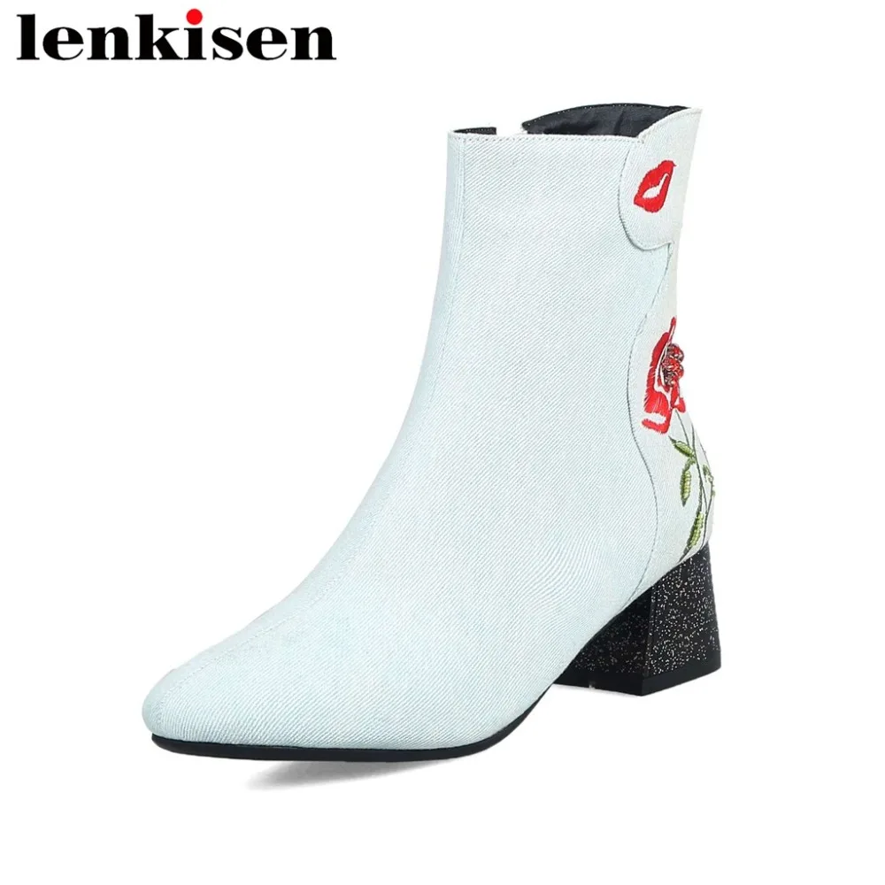 Lenkisen beauty embroidery square toe thick med heels denim large size zipper solid european designer women ankle boots L8f9
Lenkisen beauty embroidery square toe thick med heels denim large size zipper solid european designer women ankle boots L8f9