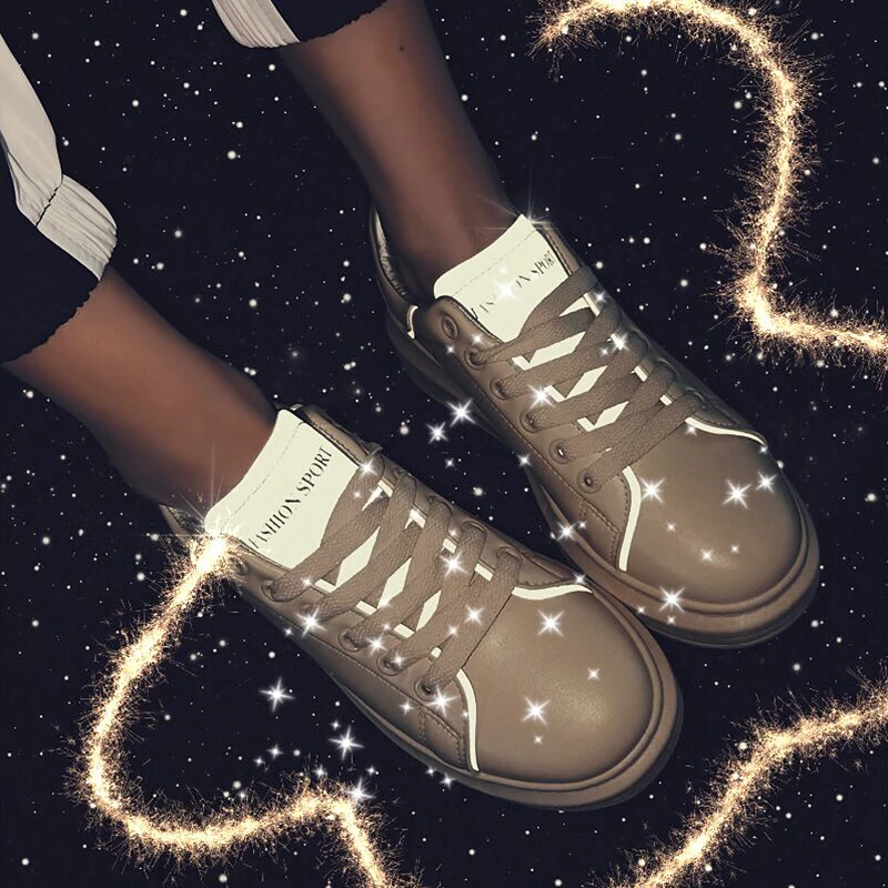 2019 Autumn New Designer White Shoes Female Casual e Woman Luminous Sneakers yongge9901
2019 Autumn New Designer White Shoes Female Casual e Woman Luminous Sneakers yongge9901