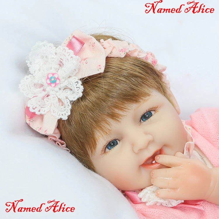 Bebe Silicone reborn baby doll toys lifelike 40cm reborn babies named Alice girl doll kids child birthday gift girl boneca
Bebe Silicone reborn baby doll toys lifelike 40cm reborn babies named Alice girl doll kids child birthday gift girl boneca