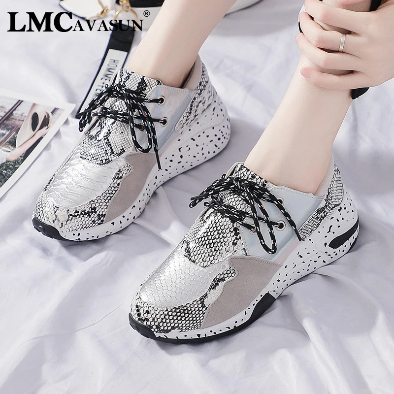 LMCAVASUN Female New Chic Snake Pattern Old Shoe Dropshipping Glossy Spotted Casual Sneakers Flats Large Size Chaussures
LMCAVASUN Female New Chic Snake Pattern Old Shoe Dropshipping Glossy Spotted Casual Sneakers Flats Large Size Chaussures