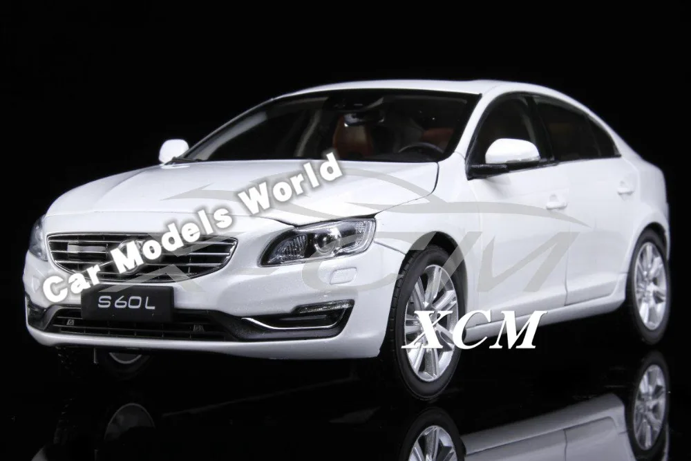 Литая под давлением модель автомобиля для S60L 1:18 (белый) + маленький подарок! |