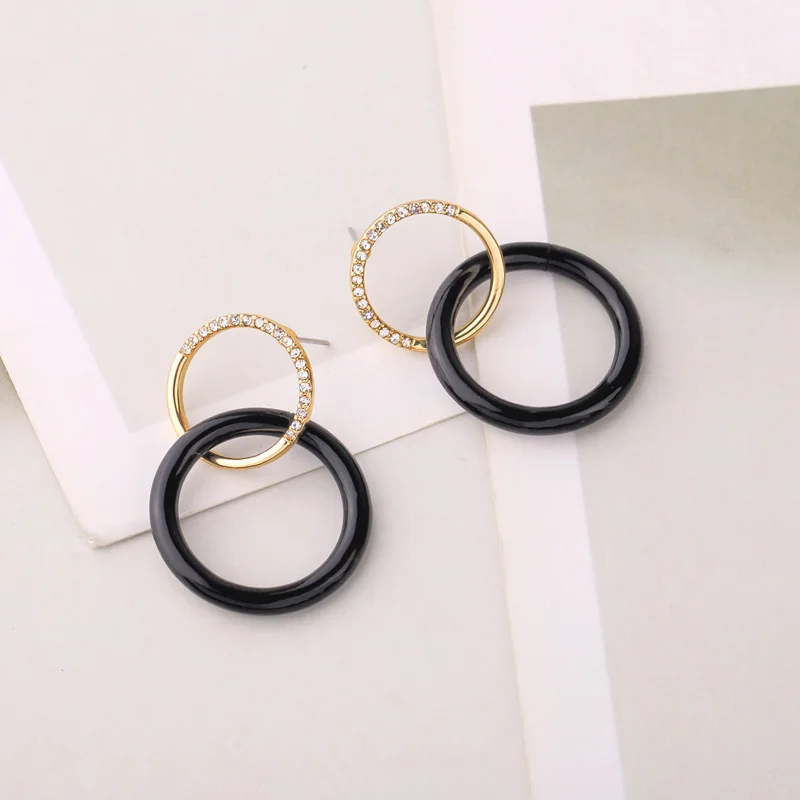 Classic Hoop Earrings Gold Color Conecting Circle Acrylic Earrings For Women Handsome Fashion Jewelry
Classic Hoop Earrings Gold Color Conecting Circle Acrylic Earrings For Women Handsome Fashion Jewelry
