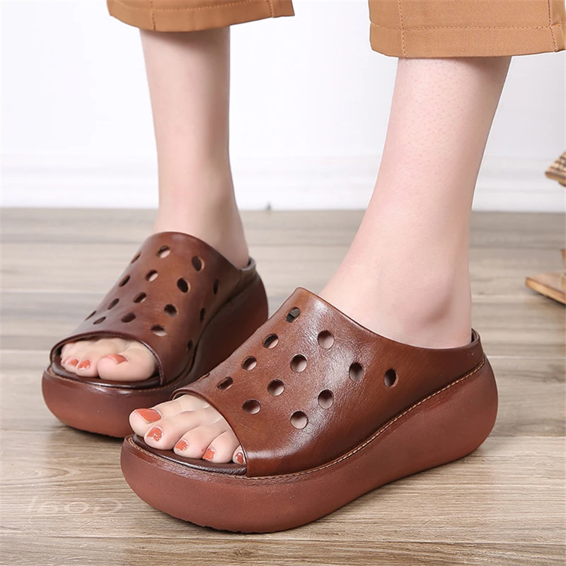 Slippers female 2019 summer new fashion round head retro hole shoes flat lazy shoes women comfortable breathable sandals
Slippers female 2019 summer new fashion round head retro hole shoes flat lazy shoes women comfortable breathable sandals