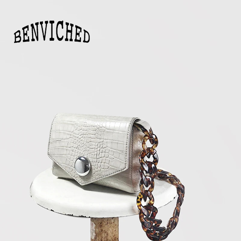 BENVICHED women bag 2019 new Amber acrylic bag Crocodile grain slanting single shoulder fashion simple small square bag c222
BENVICHED women bag 2019 new Amber acrylic bag Crocodile grain slanting single shoulder fashion simple small square bag c222