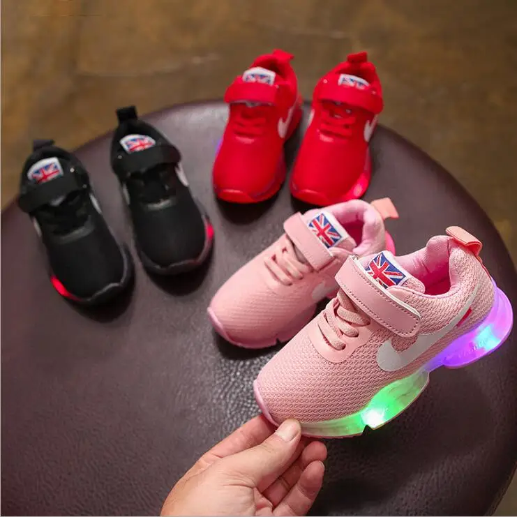 New Sports LED running colorful lighting kids sneakers Spring Autumn Children's Light shoes School girls boys children shoes
New Sports LED running colorful lighting kids sneakers Spring Autumn Children's Light shoes School girls boys children shoes