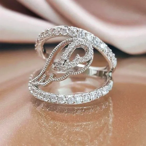 Cute Female Angel Wing Ring Unique Style Luxury Silver Color Wedding Rings Promise Engagement Rings For Women
Cute Female Angel Wing Ring Unique Style Luxury Silver Color Wedding Rings Promise Engagement Rings For Women