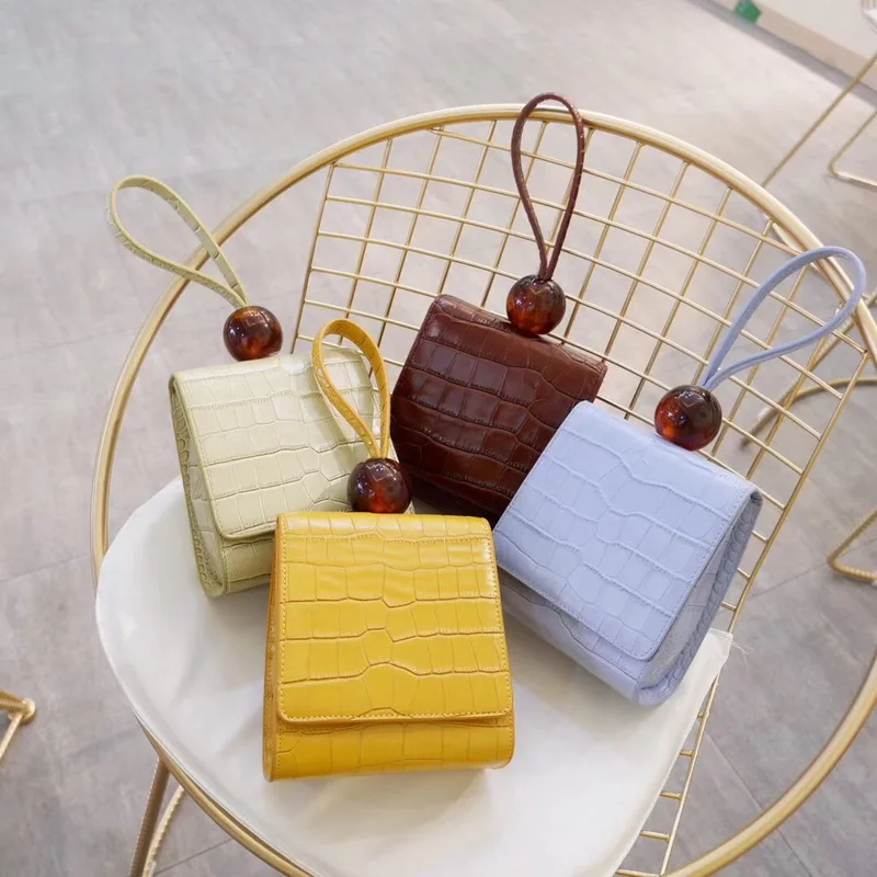 Round Beads Cowhide Bag Leather crocodile Wristlet Bag Luxury beaded Flap Box Purse Clutches 2019 New Fashion Lady Handbag Retro
Round Beads Cowhide Bag Leather crocodile Wristlet Bag Luxury beaded Flap Box Purse Clutches 2019 New Fashion Lady Handbag Retro