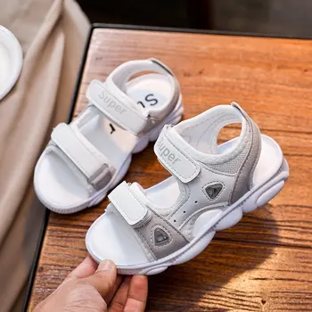 New children's sandals boys Korean version of the beach shoes girls breathable casual shoes students bear bottom soft bottom
New children's sandals boys Korean version of the beach shoes girls breathable casual shoes students bear bottom soft bottom
