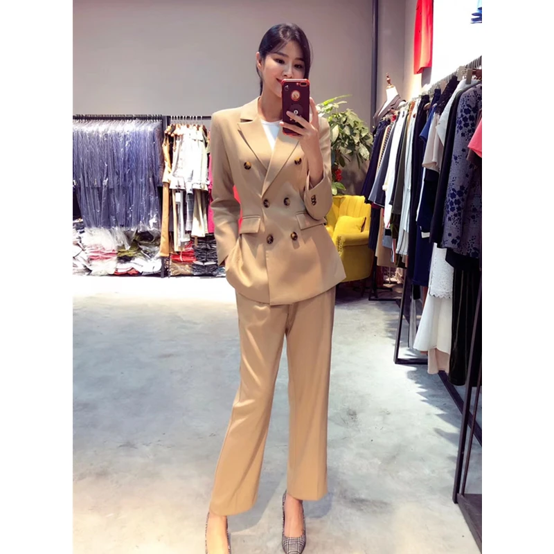 2019 fashion women's suit autumn and winter new slim temperament double-breasted small suit jacket straight pants ladies suit 
2019 fashion women's suit autumn and winter new slim temperament double-breasted small suit jacket straight pants ladies suit