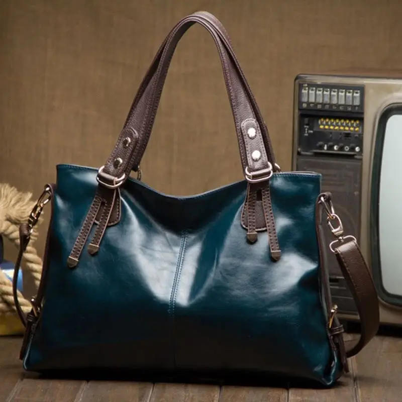 2019 spring and summer new leather handbags fashion single shoulder portable diagonal package oil wax leather bag.
2019 spring and summer new leather handbags fashion single shoulder portable diagonal package oil wax leather bag.
