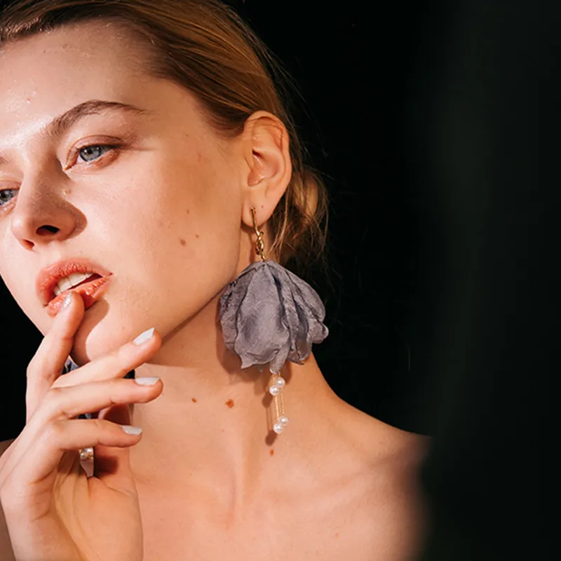 Fairy Lace Floral Dangle Earrings for Women Multi Pearls Pendants Fashion Long Earrings aretes de mujer modernos 2019 ET1178
Fairy Lace Floral Dangle Earrings for Women Multi Pearls Pendants Fashion Long Earrings aretes de mujer modernos 2019 ET1178