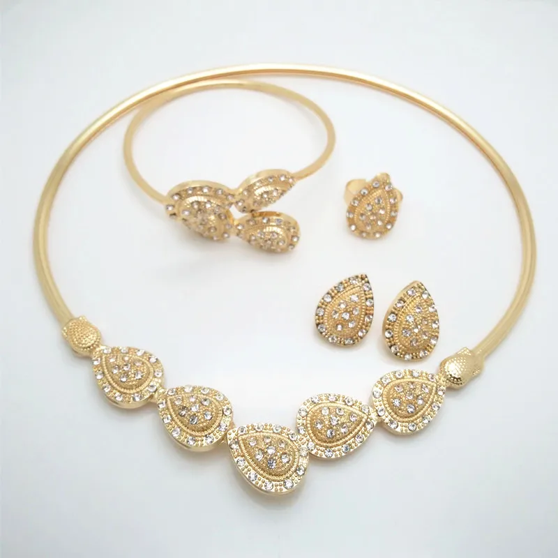 2018 Fashion Dubai Gold jewelry set African Women Big Necklace Earrings Bracelet Ring Wedding Engagement Jewelry Sets
2018 Fashion Dubai Gold jewelry set African Women Big Necklace Earrings Bracelet Ring Wedding Engagement Jewelry Sets