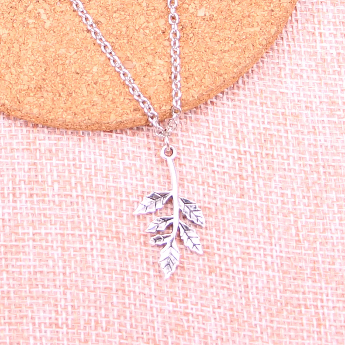 New Fashion Antique Silver Pendants 32*17mm leaf branch connector Necklace Handmade Necklace Gift
New Fashion Antique Silver Pendants 32*17mm leaf branch connector Necklace Handmade Necklace Gift