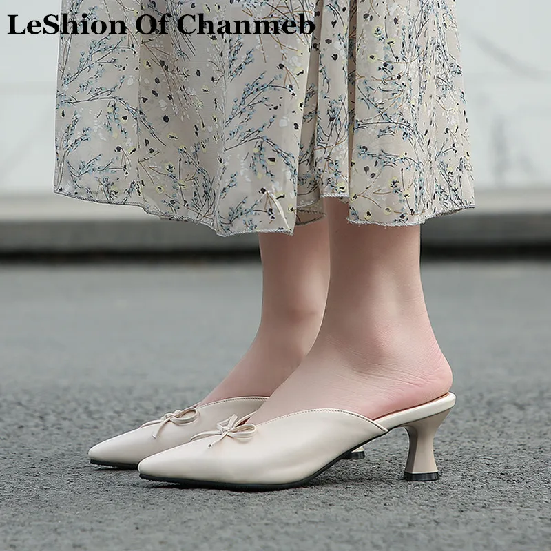 Big Plus Size 43 44 45 46 Women PU Leather Sweet Bowtie Slippers Summer Shoes Woman High Heels Mules Black Nude Shoes Pumps 2019
Big Plus Size 43 44 45 46 Women PU Leather Sweet Bowtie Slippers Summer Shoes Woman High Heels Mules Black Nude Shoes Pumps 2019