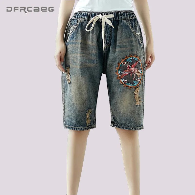Plus Size Embroidery Knee Length Denim Pants Women 2019 Summer Casual Elastic Waist Vintage Capris Jeans Loose Short Jeans Femme
Plus Size Embroidery Knee Length Denim Pants Women 2019 Summer Casual Elastic Waist Vintage Capris Jeans Loose Short Jeans Femme