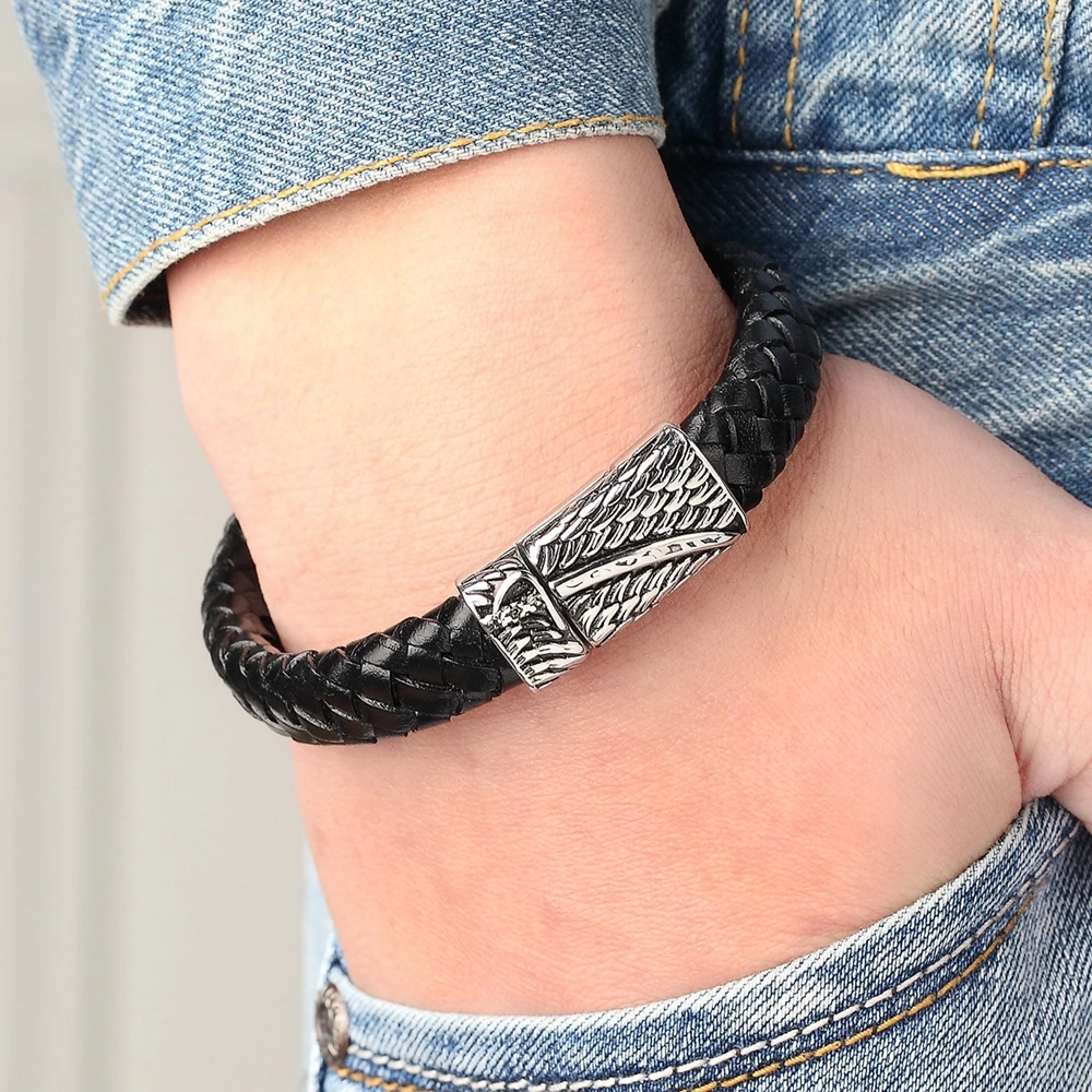 TYO New Design Weave Style Genuine Leather Bracelet Men Cool Sword Pattern Stainless Steel High Quality Men's Bracelet Gift Hot
TYO New Design Weave Style Genuine Leather Bracelet Men Cool Sword Pattern Stainless Steel High Quality Men's Bracelet Gift Hot