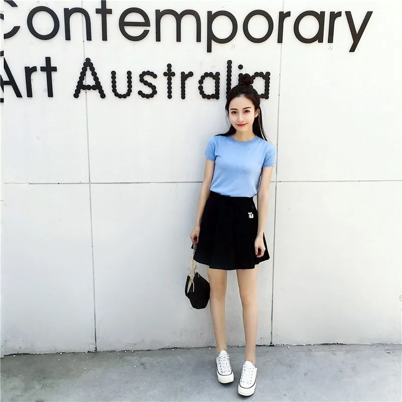 2019 new summer short-sleeved women's round neck women's set of solid color ice silk half-sleeved shirt shirt
2019 new summer short-sleeved women's round neck women's set of solid color ice silk half-sleeved shirt shirt