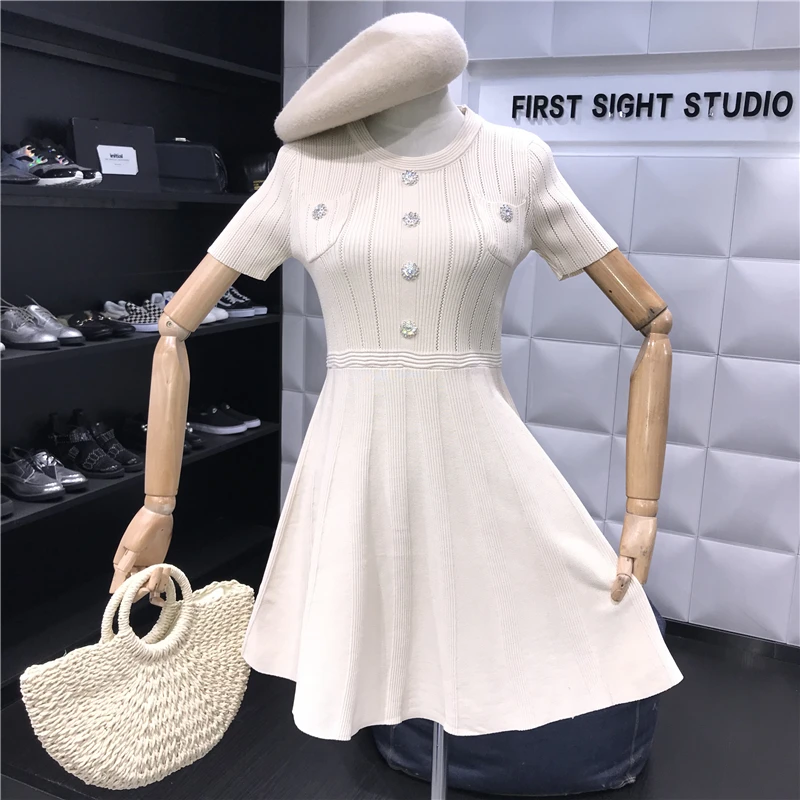 2019 New Summer Small Fragrant Women Elegant Knitting Cotton Short Dress Solid O Neck Short Sleeve Diamonds Button Dress
2019 New Summer Small Fragrant Women Elegant Knitting Cotton Short Dress Solid O Neck Short Sleeve Diamonds Button Dress