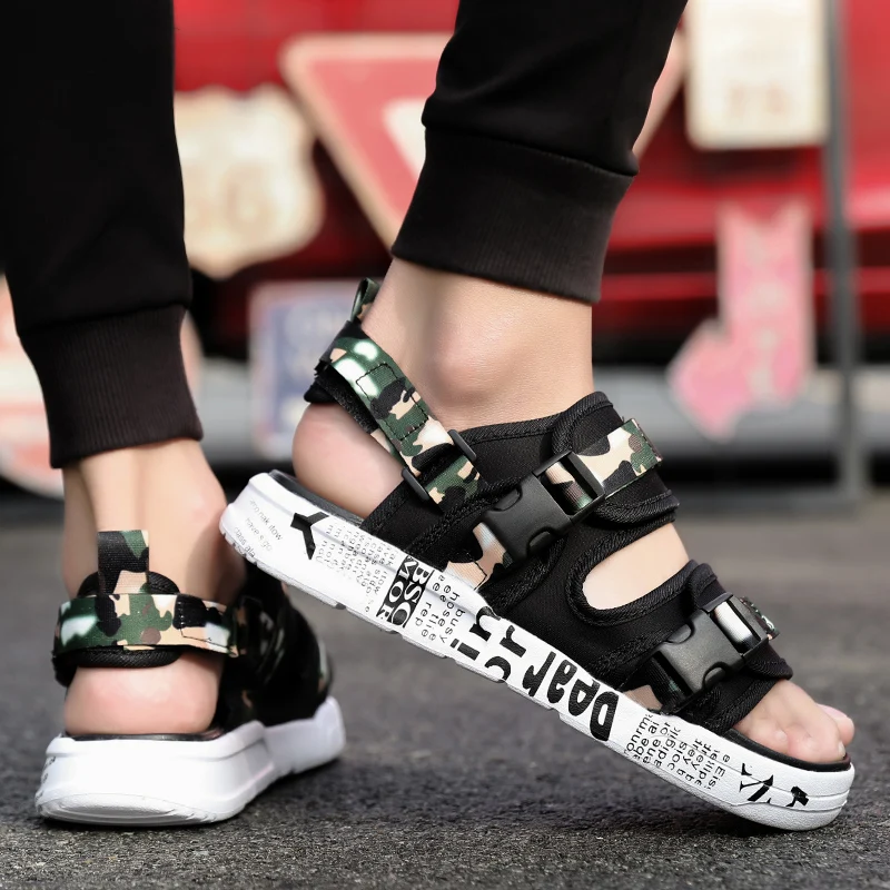 2018 Summer Men Casual Breathable Flats Cool Beach Slippers Sandals Autumn Tide Fashion Student Camouflage Buckle Sandals
2018 Summer Men Casual Breathable Flats Cool Beach Slippers Sandals Autumn Tide Fashion Student Camouflage Buckle Sandals
