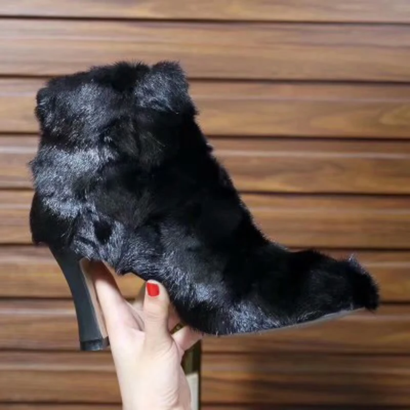Ladies Milk Polka Dot Real Fur Full Covered Ankle Boots Winter Women Pointed toe Strange High Heels Fur Boots Short Bottines
Ladies Milk Polka Dot Real Fur Full Covered Ankle Boots Winter Women Pointed toe Strange High Heels Fur Boots Short Bottines