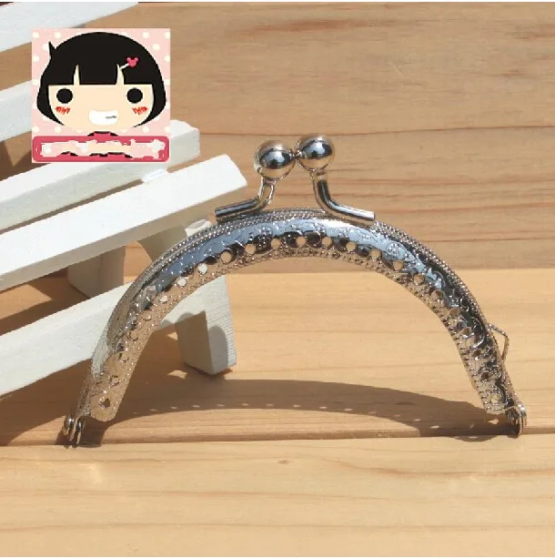 20PCS 8.5CM Silvering Coining Pattern Metal Coin Purse Frames,Bag Handle Purse Cluth Kiss Clasp For DIY Bag Frame Accessories
20PCS 8.5CM Silvering Coining Pattern Metal Coin Purse Frames,Bag Handle Purse Cluth Kiss Clasp For DIY Bag Frame Accessories