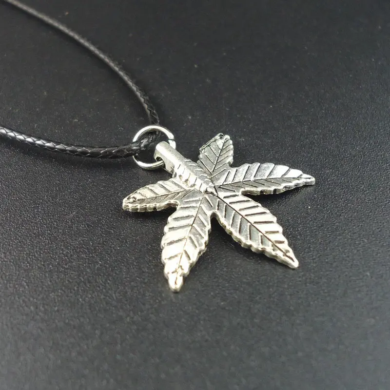 Trendy Collar Vintage Alloy Maple leaves Small Pendants Leather Necklaces for Women 2016 Men Jewelry Accessory
Trendy Collar Vintage Alloy Maple leaves Small Pendants Leather Necklaces for Women 2016 Men Jewelry Accessory