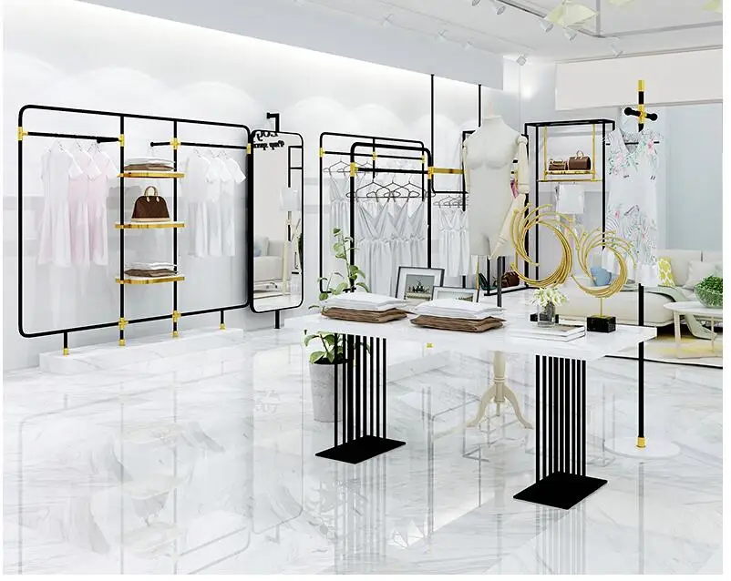 Clothes rack, women's clothing rack, hanging on the wall of high-end shopping mall clothes rack display rack landing.
Clothes rack, women's clothing rack, hanging on the wall of high-end shopping mall clothes rack display rack landing.