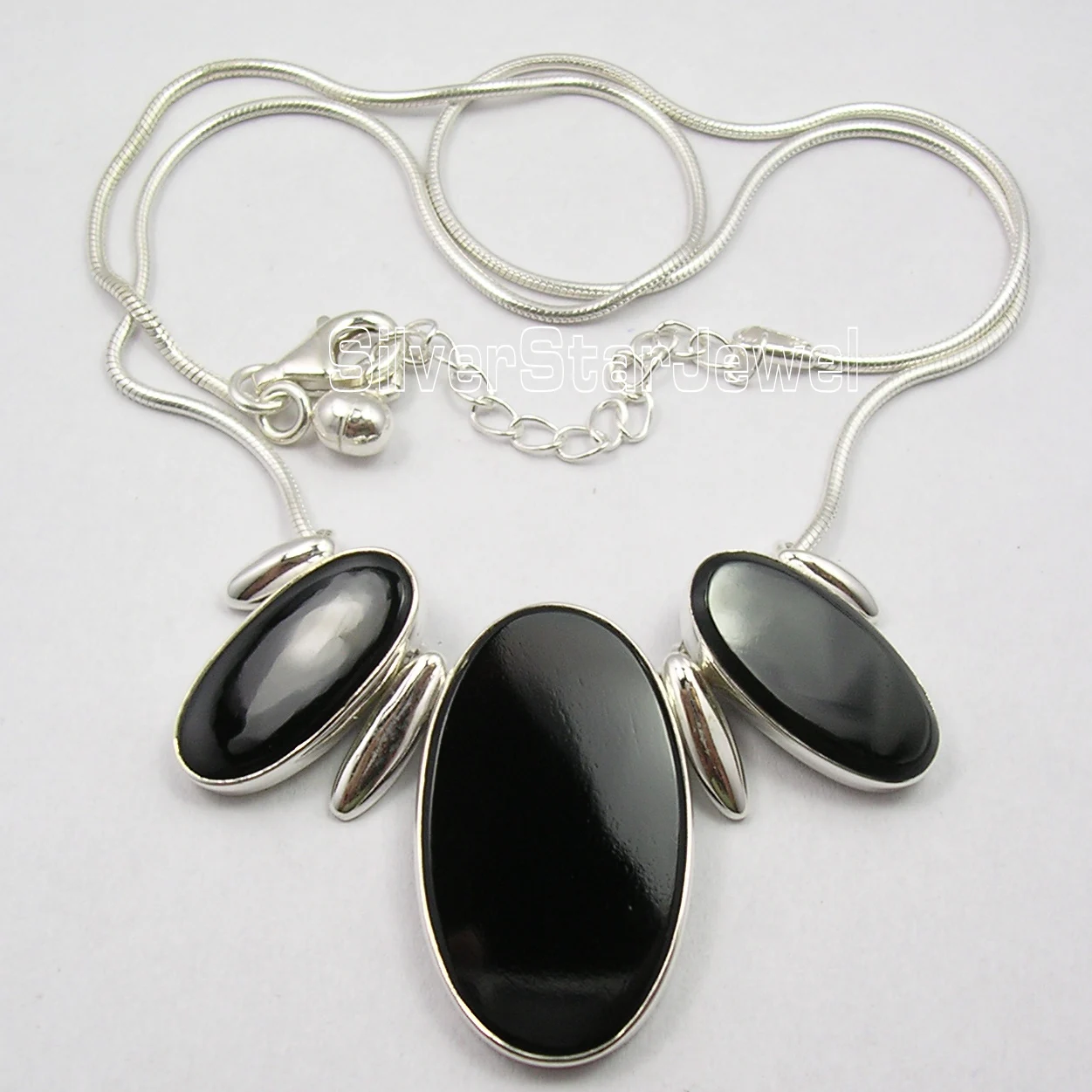 Chanti International . Silver BIG BLACK ONYX Flat Gem Snake Chain Necklace 18.25 Inches 15.5 Grams
Chanti International . Silver BIG BLACK ONYX Flat Gem Snake Chain Necklace 18.25 Inches 15.5 Grams