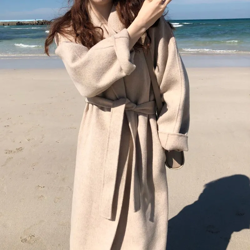 Turn Down Collar Long Wool Coat Overcoat Outwear Casual Elegant Woman Wool Blend Coats Slim Type Female Coat Outerwear
Turn Down Collar Long Wool Coat Overcoat Outwear Casual Elegant Woman Wool Blend Coats Slim Type Female Coat Outerwear