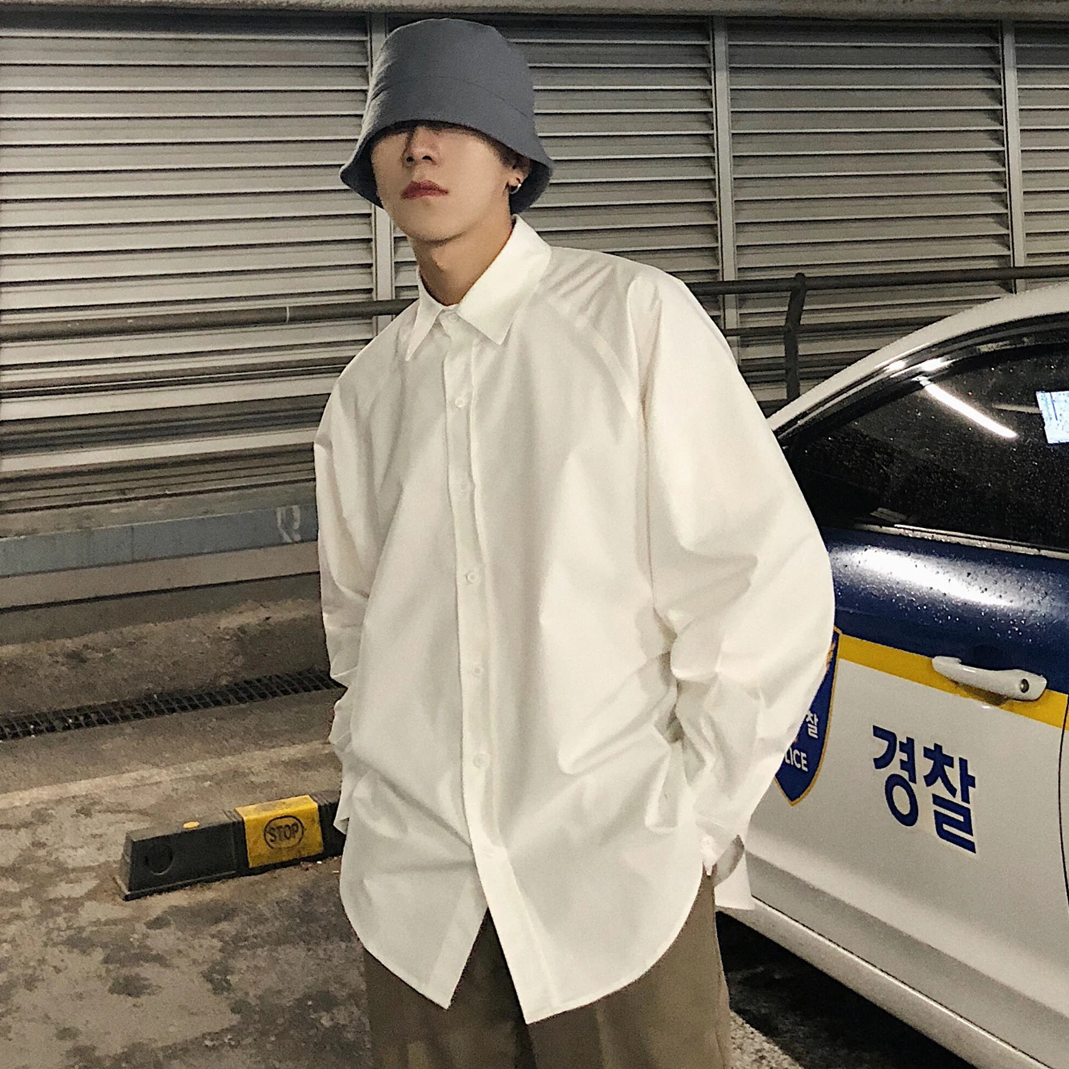 Men Autumn New Black White Fashion Casual Loose Long Sleeve Shirt Oversize Streetwear Hip Hop Male Solid Dress Shirt
Men Autumn New Black White Fashion Casual Loose Long Sleeve Shirt Oversize Streetwear Hip Hop Male Solid Dress Shirt
