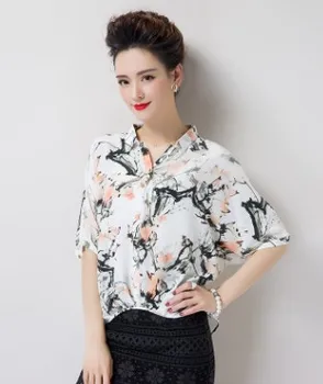 2018 big size women's women's five-point silk blouse, double crepe silk blouse, digital printed silk shirt thin.
2018 big size women's women's five-point silk blouse, double crepe silk blouse, digital printed silk shirt thin.